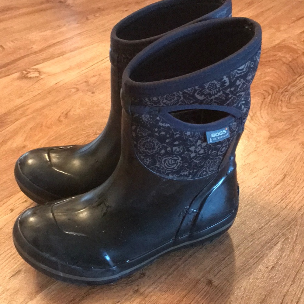 Women’s size 7 Bogs